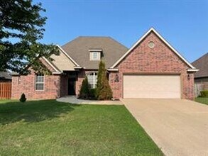 Building Photo - 4104 SW Layton Rd