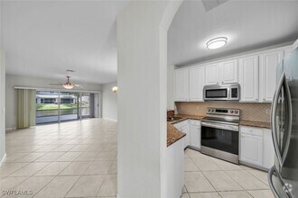 Building Photo - 8218 Pacific Beach Dr