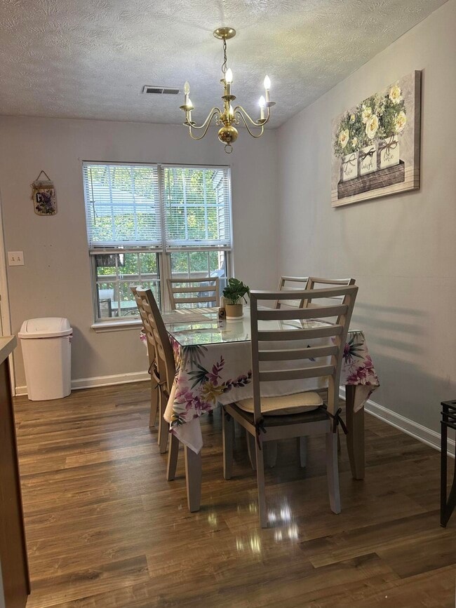 Building Photo - 208 Brookside Dr