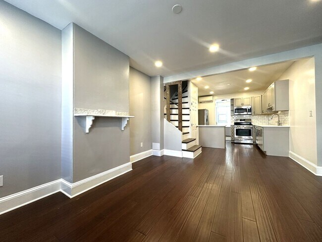Foto del edificio - Stunning 4-Bedroom Townhome in the Heart of Fishtown! Available NOW!