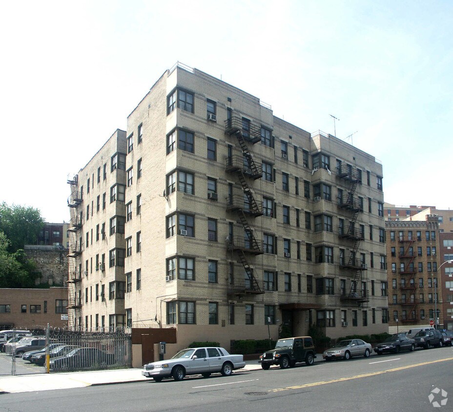 Primary Photo - 1485 Macombs Rd