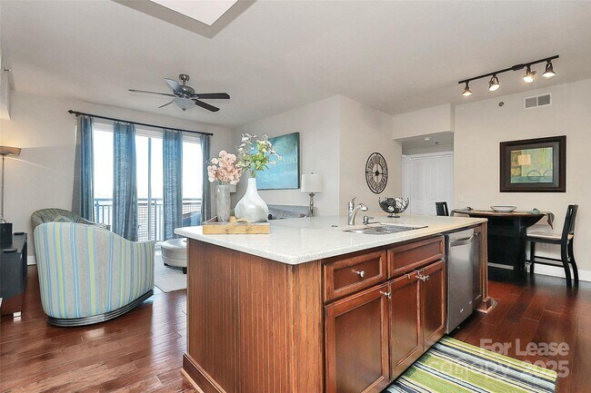 Building Photo - 1315 East Blvd