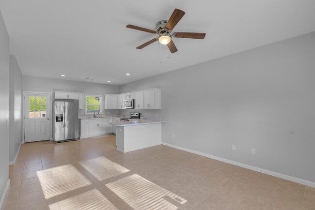 Building Photo - 130 Summerlin Ln