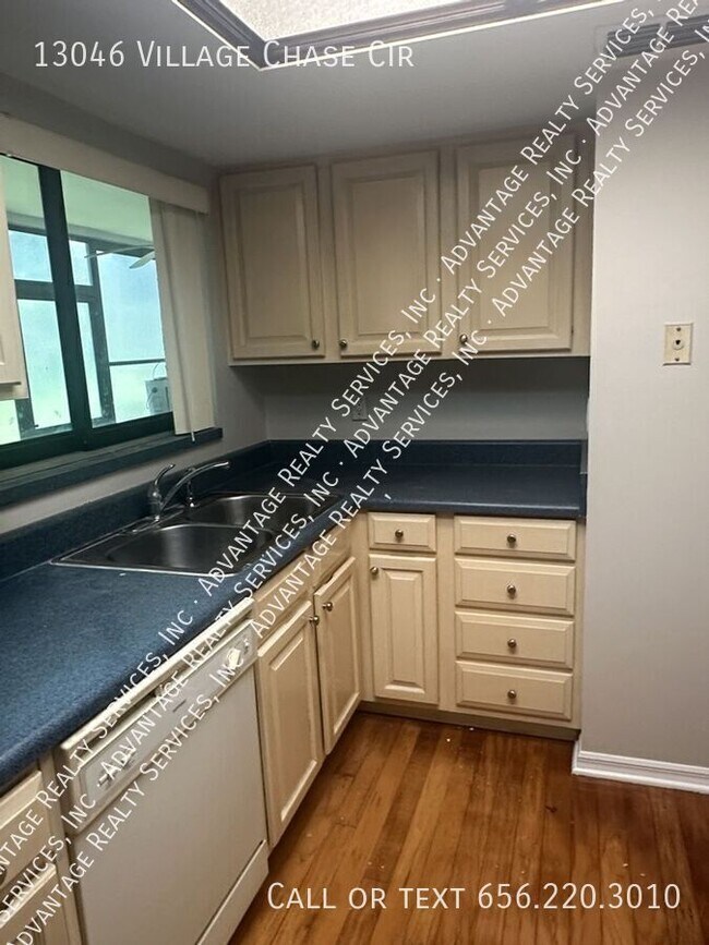 Building Photo - 13046 Village Chase Cir