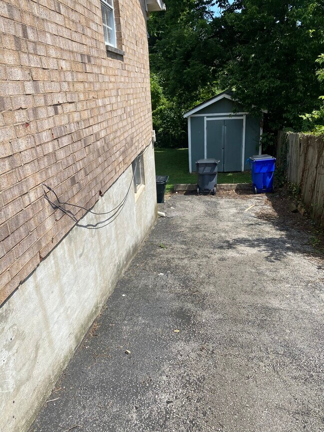Building Photo - 391 Lancelot Ln