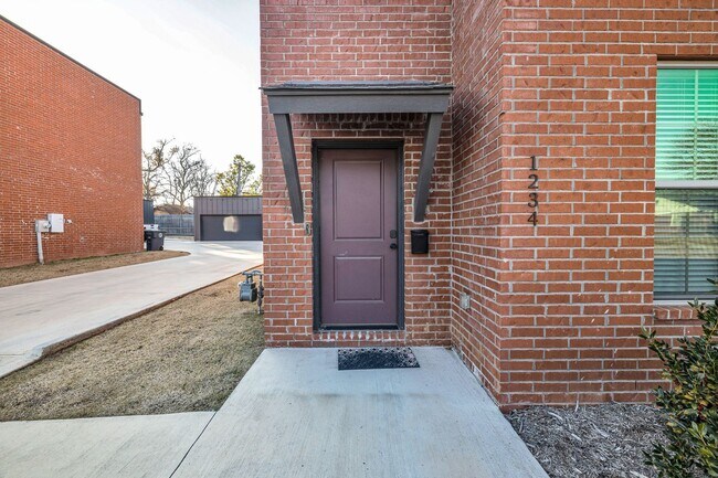 Foto del edificio - P.57 Kode Properties LLC
