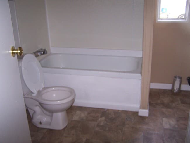Building Photo - Nice Country living 2 Bedroom 1 Bath