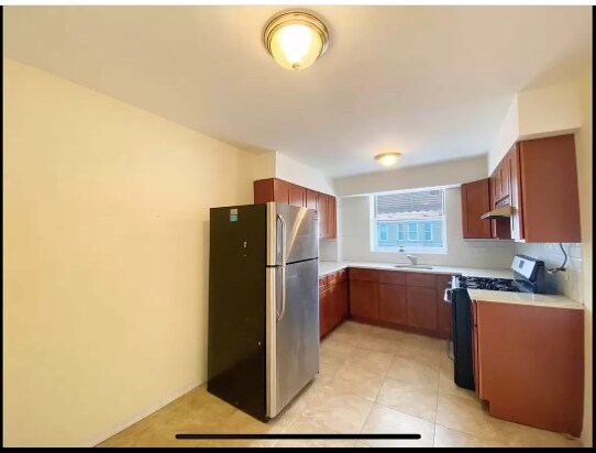 Foto del edificio - 439 E 21st St