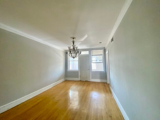 Foto del edificio - 5511 W Diversey Ave
