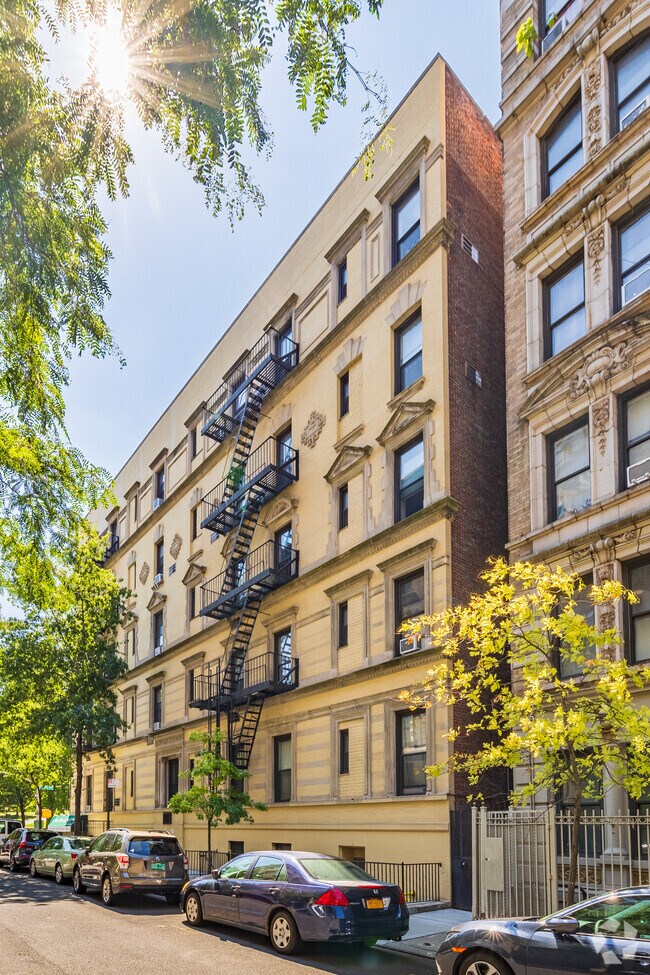 Building Photo - The Loyola
