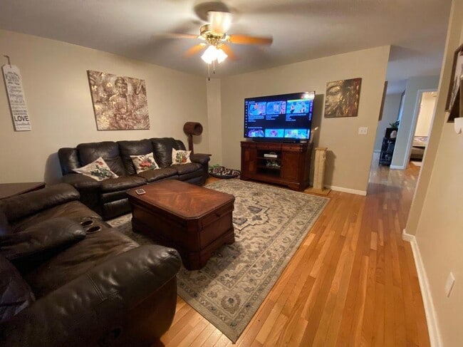 Building Photo - 203 Correll Ln