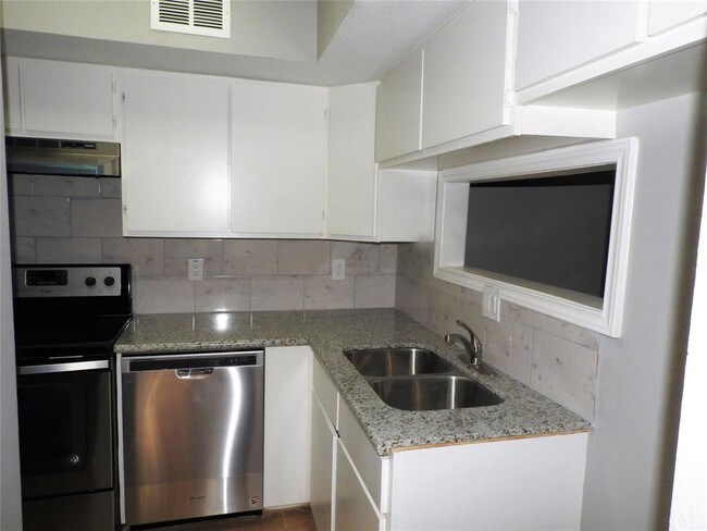 Foto del edificio - 708 Memorial Mews St