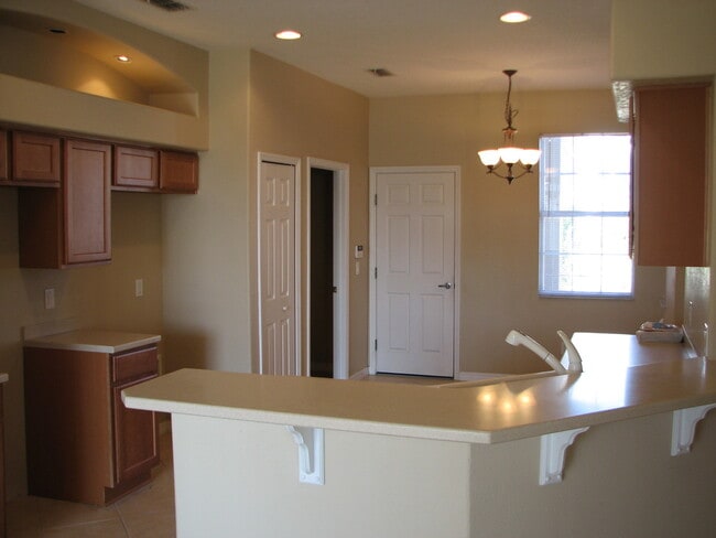 Building Photo - Great clean 3 bed/ 2 bath home In Tradd's ...
