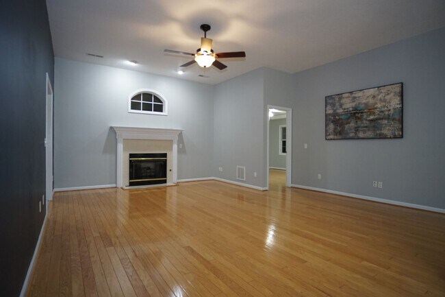 Foto del edificio - 3 Bed/2 Bath.  Master on Main.  Close to V...