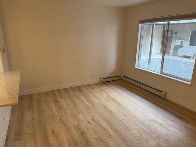 Foto del edificio - Available NOW! Updated 1 Bedroom 1 Bath Condo for Rent in Jefferson Park