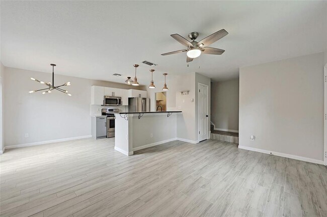 Foto del edificio - 5616 Emerald Forest Dr