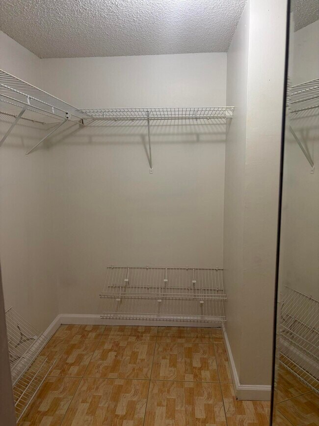 Foto del edificio - 2051 NW 46th Ave