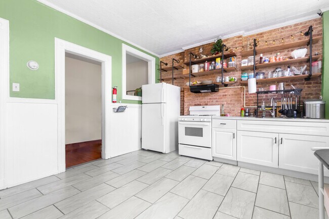 Building Photo - 524 23rd St