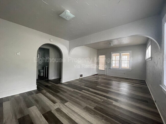 Building Photo - 232 E Lincoln Ave