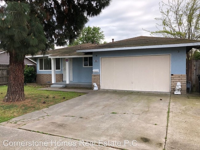Building Photo - 3 br, 2 bath House - 1033 Walnut St