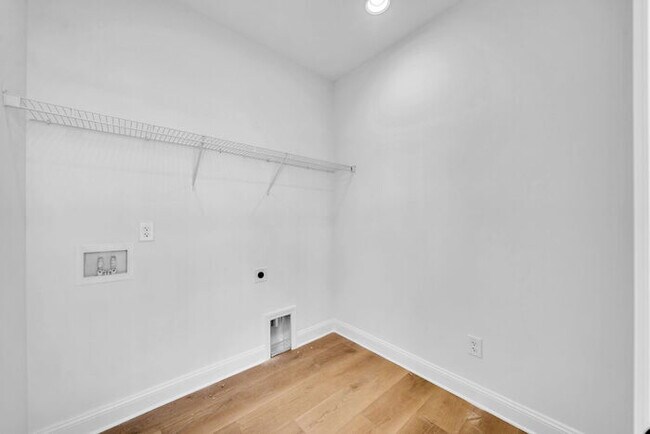 Foto del edificio - 201 Riverstone Commons Cir