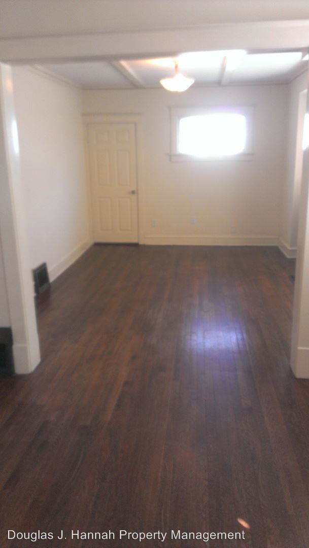 Building Photo - 121 N Oakley Ave