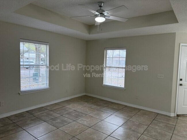 Foto del edificio - 9980 Bowman Ave