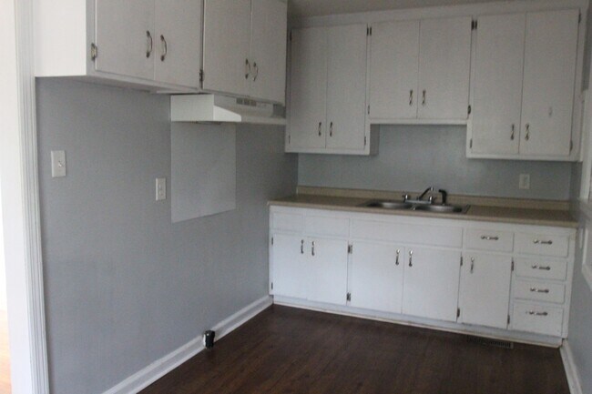 Foto del edificio - 1807 W Broad Ave