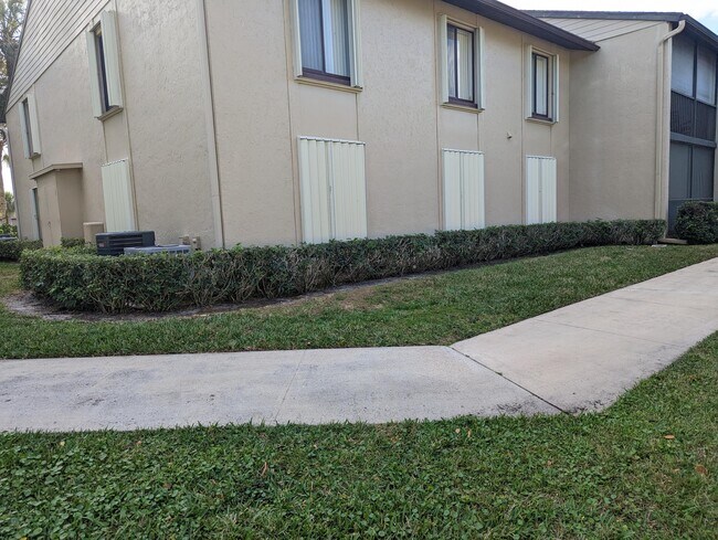 Foto del edificio - 702 Sunny Pine Way