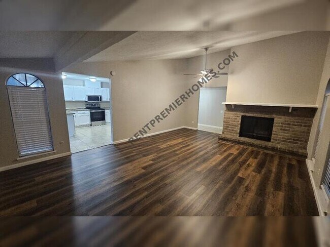 Foto del edificio - 14502 Lourdes Dr