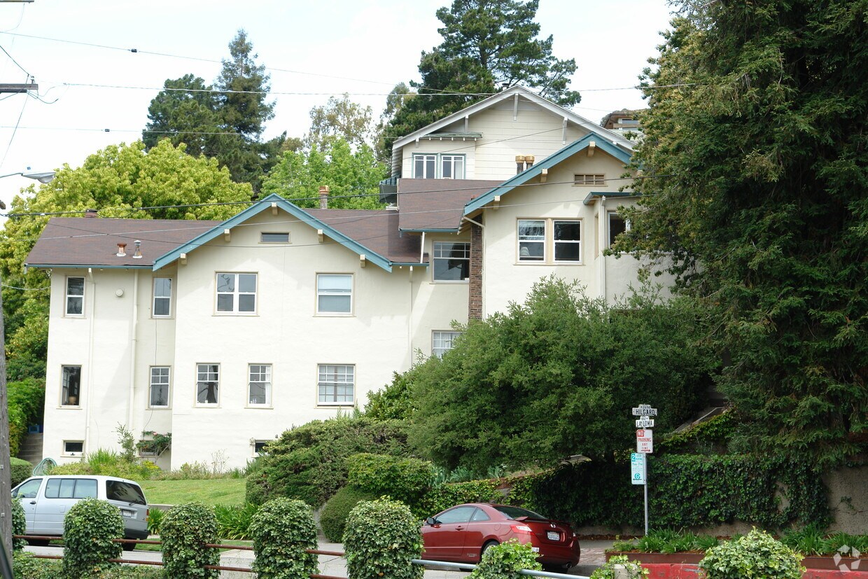 Primary Photo - 1647 La Loma Ave