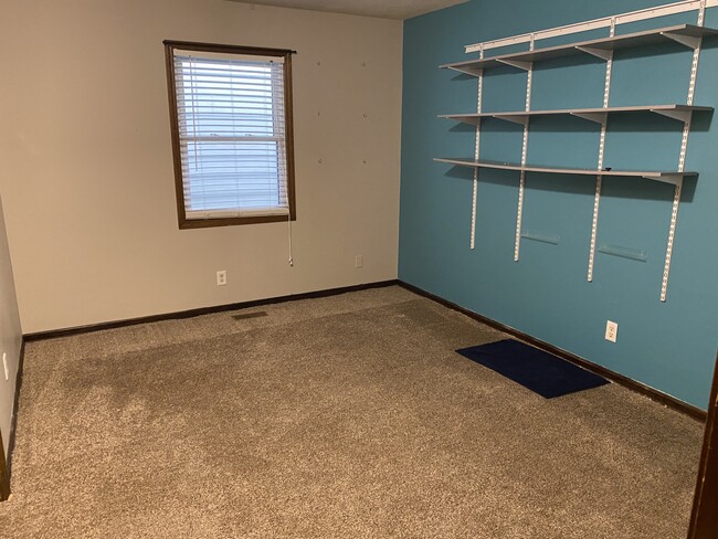 Building Photo - 3158 Villa Ridge Dr SE