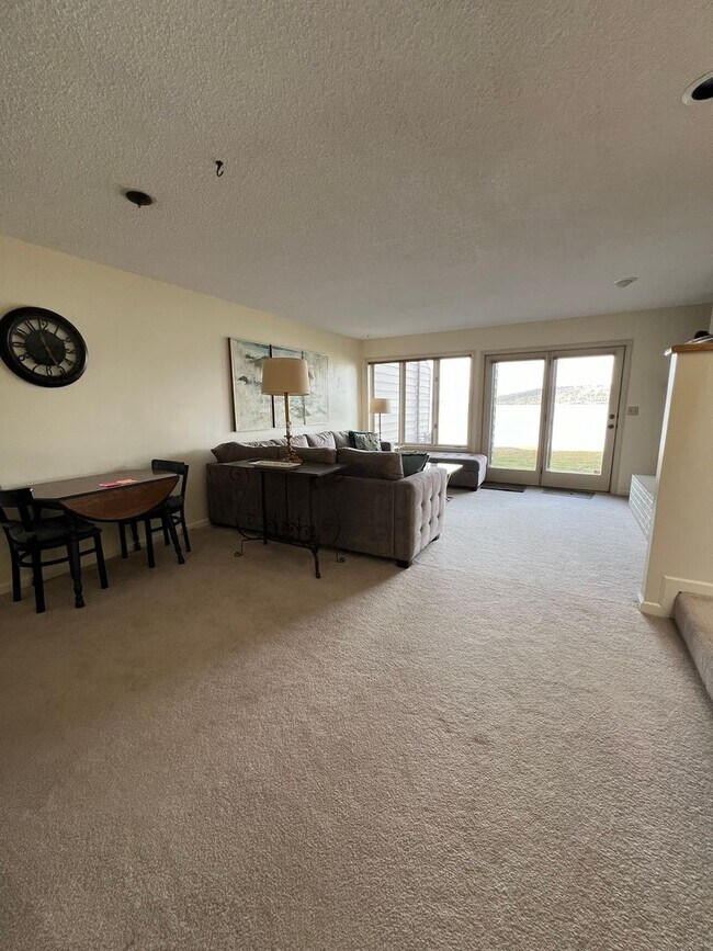 Foto del edificio - Furnished 2 BR 1 1/2 BA Townhouse Unit near Sky Lakes/Oregon Tech