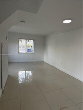 Building Photo - 603 SW 11th Ave