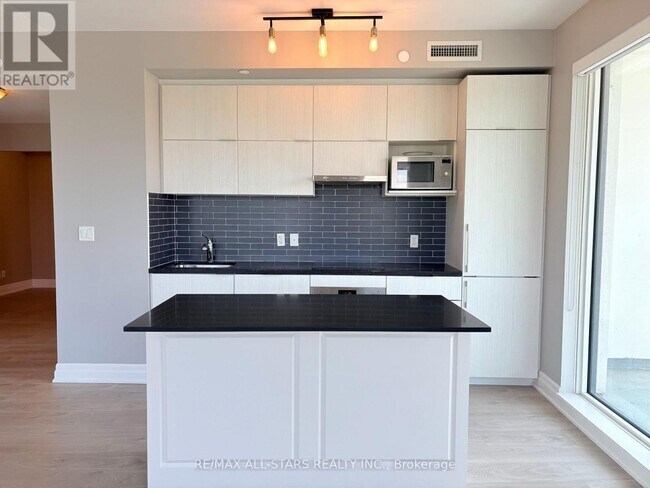 Building Photo - 622-610 ROUGE VALLEY Dr
