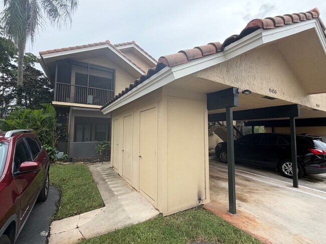 plaza de aparcamiento cubierta - 8455 Shadow Ct