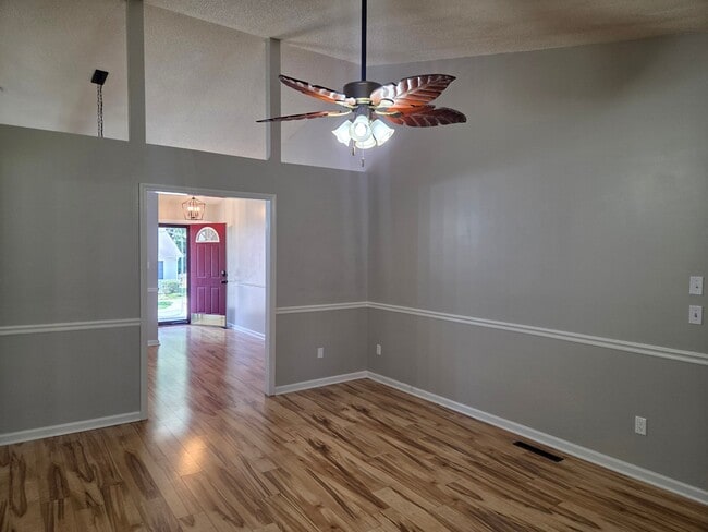 Building Photo - 217 Williamsgate Ct