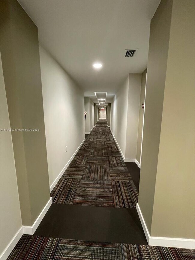 Foto del edificio - 7875 NW 107th Ave