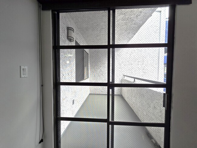 Balcón. - 10982 Roebling Ave