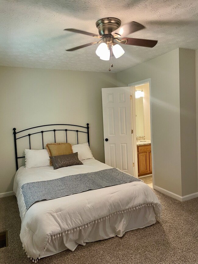 Building Photo - Jefferson Ridge Townhomes