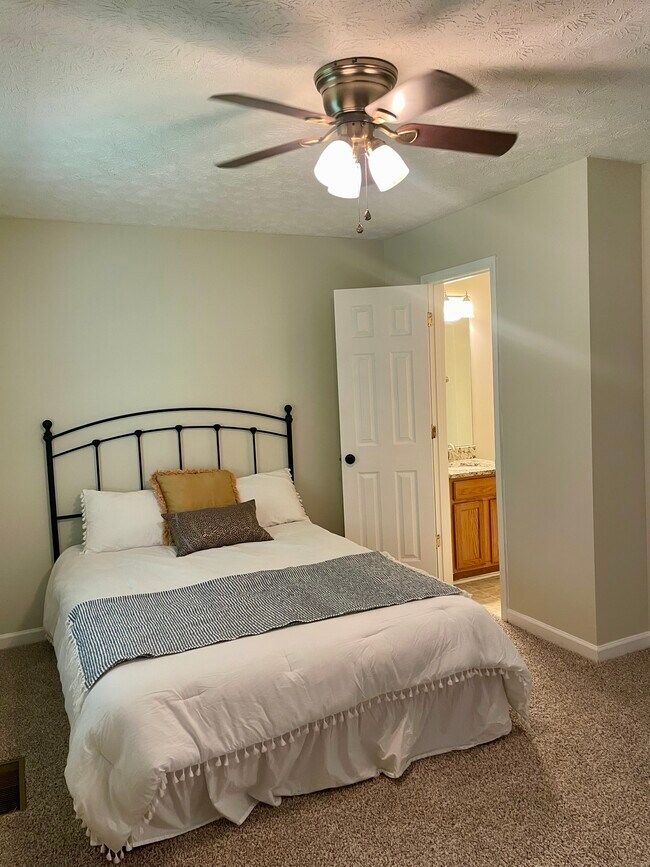 Foto del edificio - Jefferson Ridge Townhomes