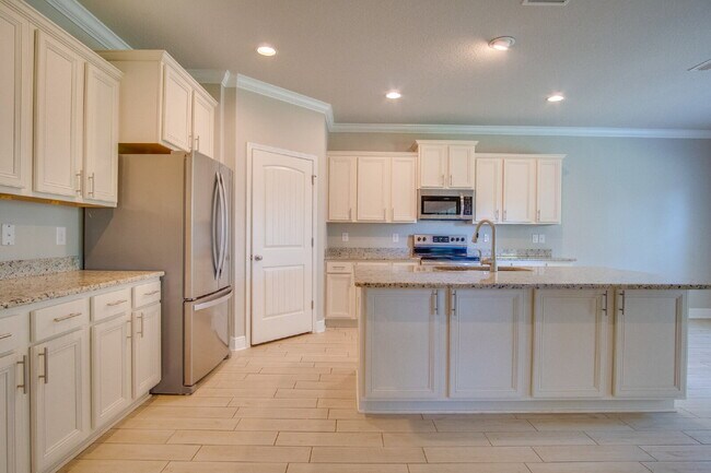 Foto del edificio - Spacious 4BR Pool Home with Modern Upgrade...