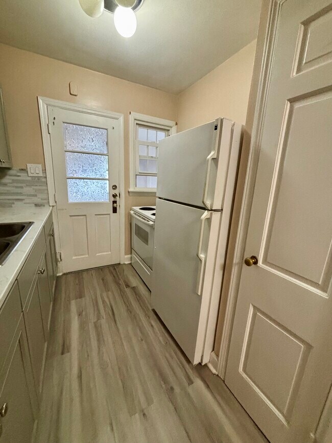 Kitchen - 2228 Crescent Rd