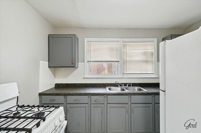 Building Photo - Puritan Apartments