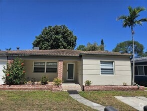 Building Photo - 1003 N 17th Ave