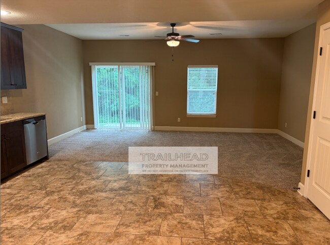 Foto del edificio - Northland Living at Its Best | 3 Bed • 2 Bath • 1,500 Sq Ft