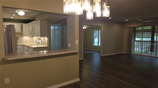 Foto del edificio - 12119 Sunny Glen Ln