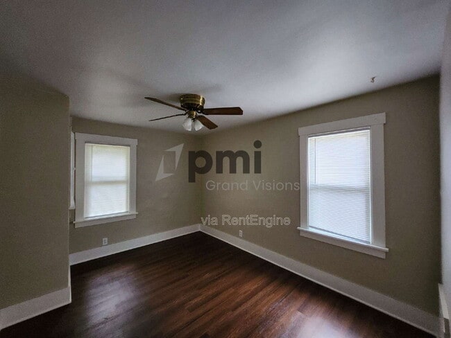 Building Photo - 1609 E Johns Ave