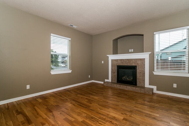 Foto del edificio - Beautiful 3-Bedroom, 2.5-Bath Home With Of...