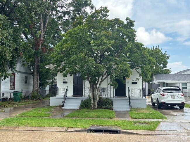 Building Photo - 3657 Derbigny St